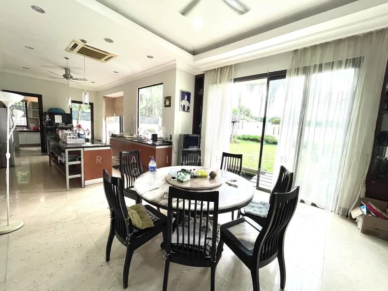 Bungalow for Sale in Seksyen U9 (Shah Alam) - Norfazilah Binti Mohd Saad - Dining Room - PropertyGuru.com.my