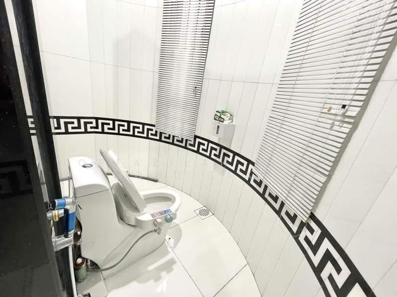 Bungalow for Sale in Seksyen U9 (Shah Alam) - Norfazilah Binti Mohd Saad - Bathroom - PropertyGuru.com.my