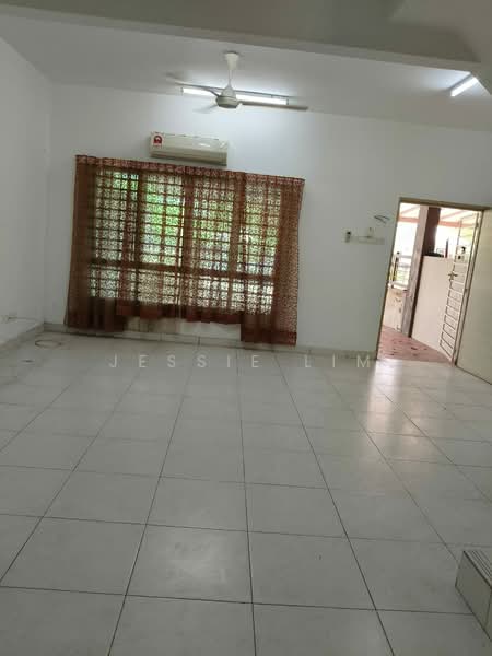 2-storey Terraced House for Rent in Taman Pelangi Semenyih 2 (Semenyih) - Jessie Lim - Living Room - PropertyGuru.com.my