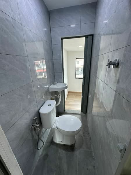 2-storey Terraced House for Sale in Perling (Johor) - Ellen Yeap - Bathroom - PropertyGuru.com.my