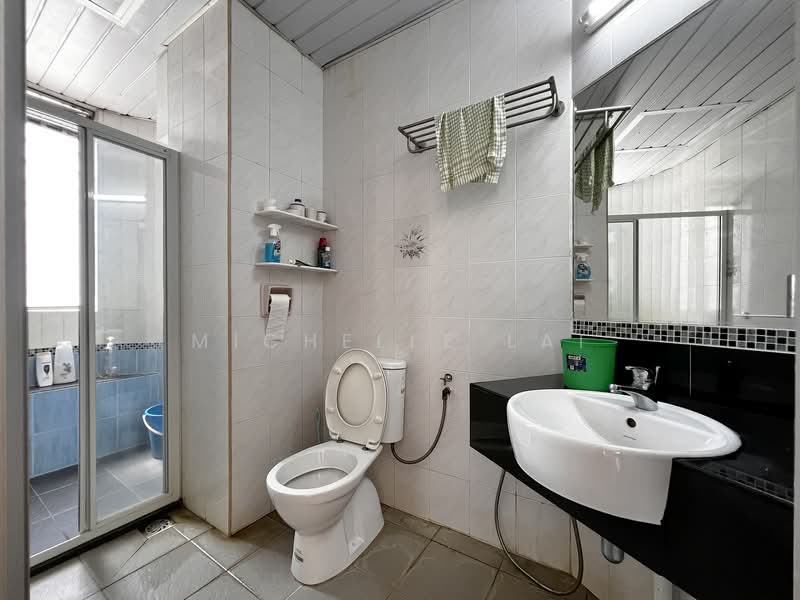 Pangsapuri untuk Dijual di Desa Samudra - Michelle Lai - Bathroom - PropertyGuru.com.my