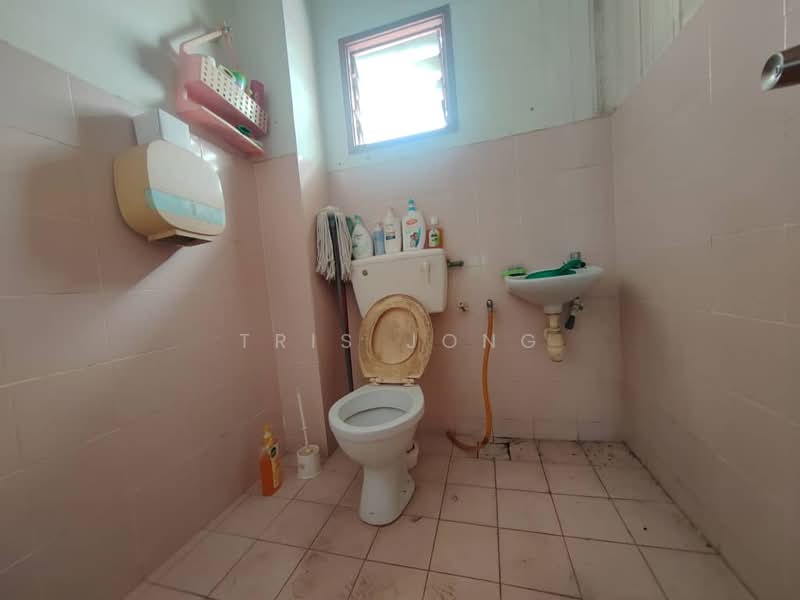 Rumah Bandar untuk Dijual di Rawang Putra (Rawang) - Tris Jong - Bathroom - PropertyGuru.com.my