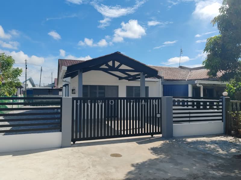1-storey Terraced House for Sale in Kuching (Sarawak) - Jeno Tan - Exterior - PropertyGuru.com.my