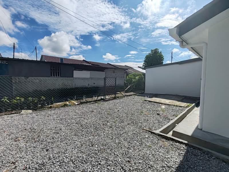 1-storey Terraced House for Sale in Kuching (Sarawak) - Jeno Tan - Exterior - PropertyGuru.com.my