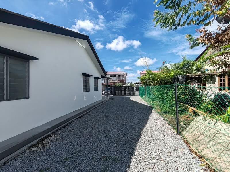 1-storey Terraced House for Sale in Kuching (Sarawak) - Jeno Tan - Exterior - PropertyGuru.com.my