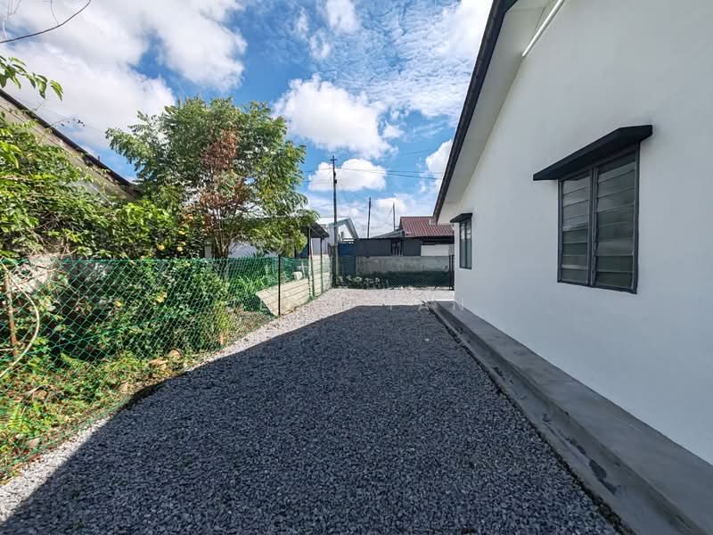 1-storey Terraced House for Sale in Kuching (Sarawak) - Jeno Tan - Exterior - PropertyGuru.com.my