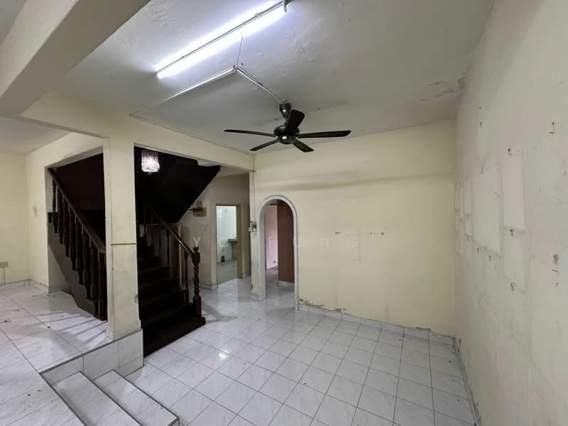 2-storey Terraced House for Rent in Taman Pelangi (Johor Bahru) - YC Fung - Living Room - PropertyGuru.com.my