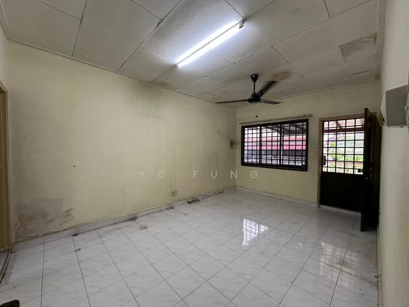 2-storey Terraced House for Rent in Taman Pelangi (Johor Bahru) - YC Fung - Living Room - PropertyGuru.com.my
