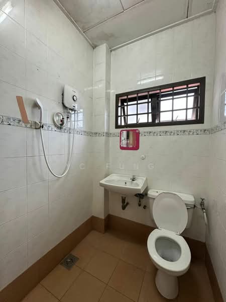2-storey Terraced House for Rent in Taman Pelangi (Johor Bahru) - YC Fung - Bathroom - PropertyGuru.com.my