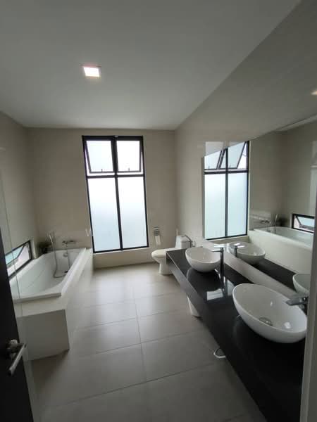 Bungalow for Rent in Senibong (Permas Jaya) - Will Loh - Bathroom - PropertyGuru.com.my