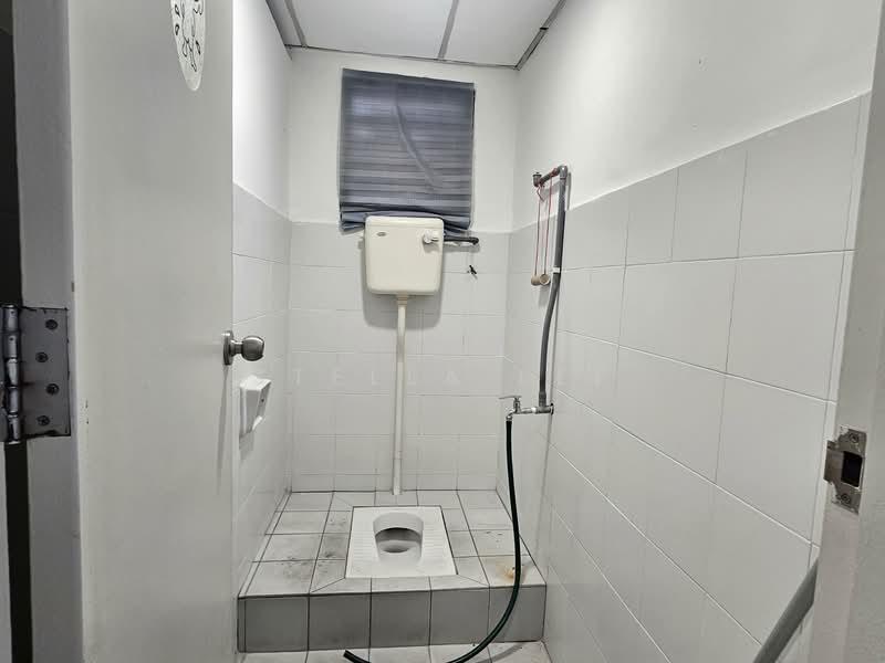 Shop / Office for Rent in Bandar Mahkota Cheras (Cheras) - Stella Lee - Bathroom - PropertyGuru.com.my