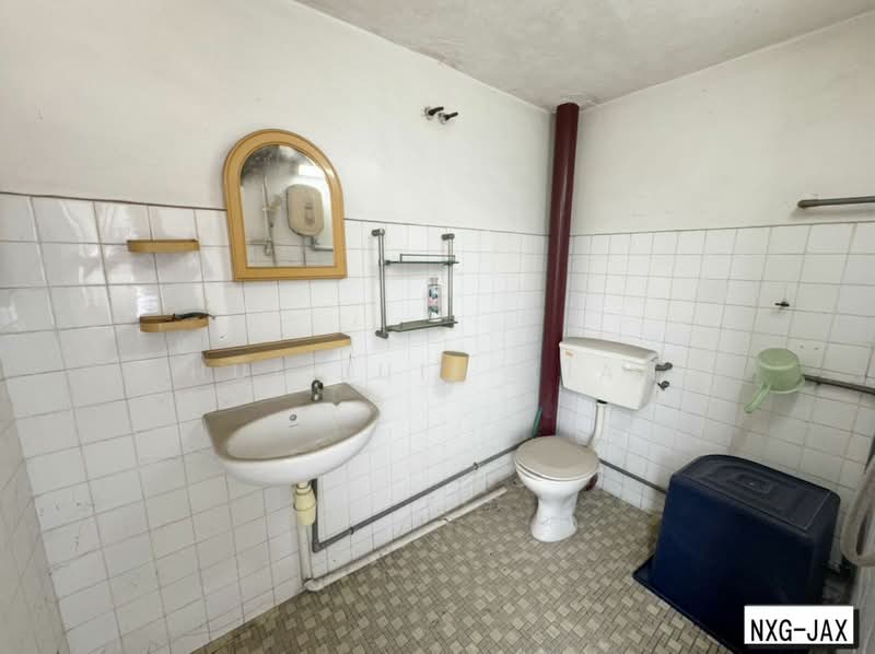 2-storey Terraced House for Sale in Kampung Raja Uda (Port Klang (Pelabuhan Klang)) - Hui Juin Xian - Bathroom - PropertyGuru.com.my