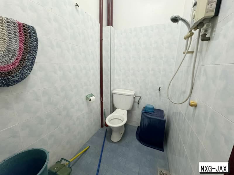 2-storey Terraced House for Sale in Kampung Raja Uda (Port Klang (Pelabuhan Klang)) - Hui Juin Xian - Bathroom - PropertyGuru.com.my