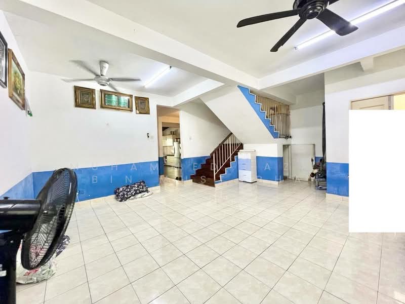 Rumah Teres 2 Tingkat untuk Dijual di Bandar Tasik Kesuma (Beranang) - Muhammed Nazri bin Mustapha - Living Room - PropertyGuru.com.my