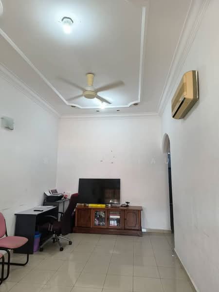1.5-storey Terraced House for Sale in Taman Molek (Johor Bahru) - Sharon Lau - PropertyGuru.com.my