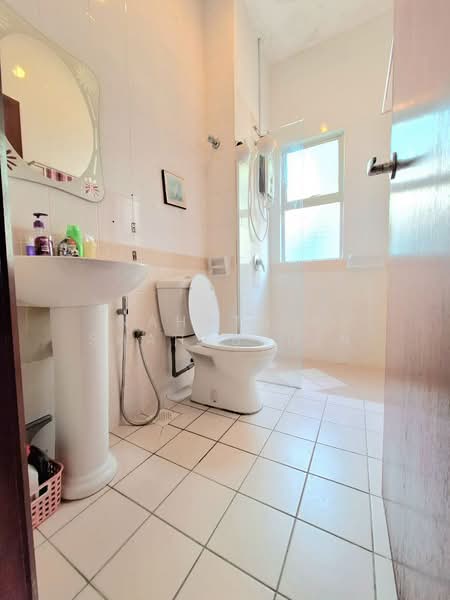 Rumah Berkembar untuk Dijual di Setia Eco Park (Setia Alam) - Nahathir Shahabudin - Bathroom - PropertyGuru.com.my