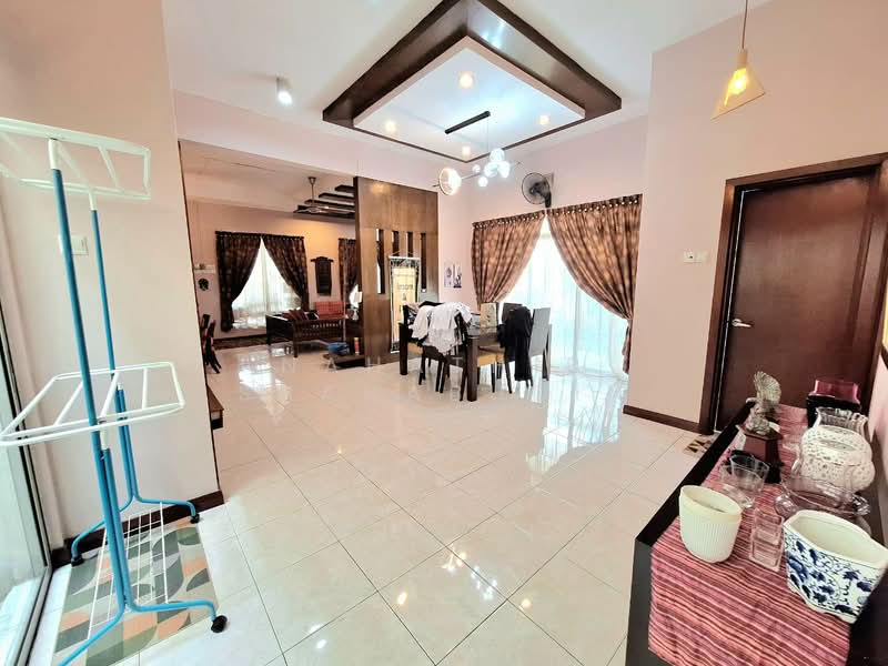 Rumah Berkembar untuk Dijual di Setia Eco Park (Setia Alam) - Nahathir Shahabudin - Living Room - PropertyGuru.com.my
