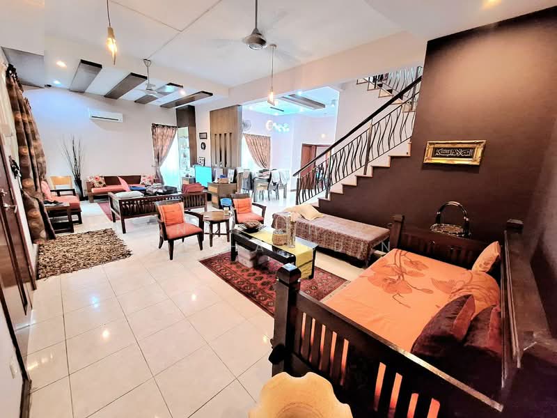 Rumah Berkembar untuk Dijual di Setia Eco Park (Setia Alam) - Nahathir Shahabudin - Living Room - PropertyGuru.com.my