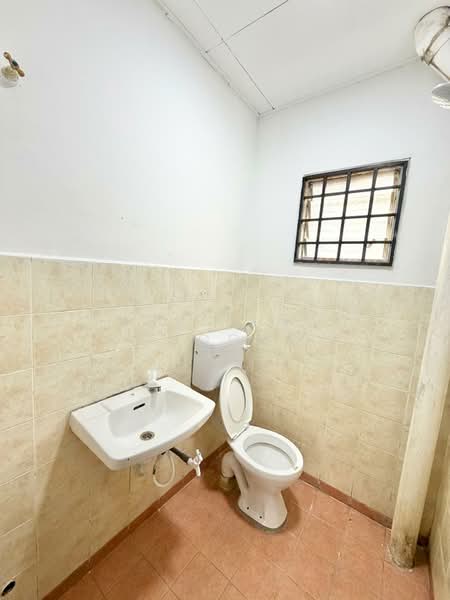 Rumah Teres 2 Tingkat untuk Dijual di Taman Cahaya Masai (Pasir Gudang) - Suk Teng Choong - Bathroom - PropertyGuru.com.my