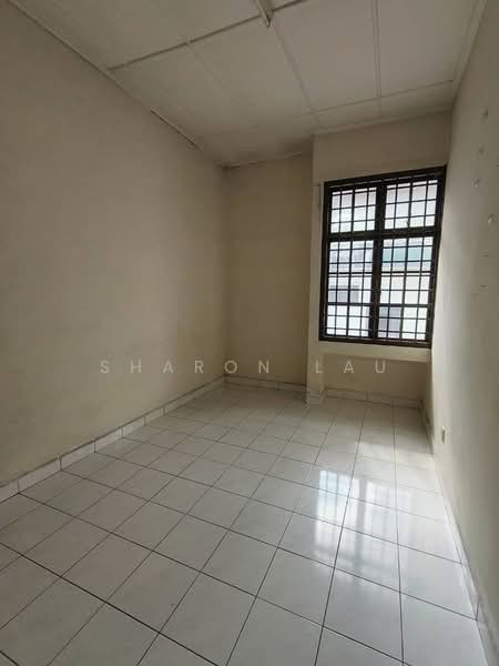 1.5-storey Terraced House for Sale in Taman Molek (Johor Bahru) - Sharon Lau - PropertyGuru.com.my