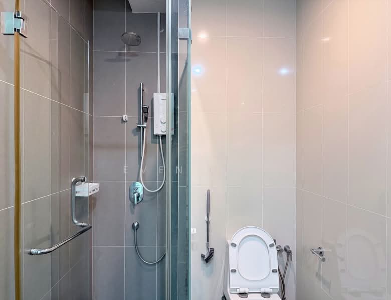 Kondominium untuk Disewa di The LIGHT COLLECTION II - Even Goh - Master Bathroom - PropertyGuru.com.my