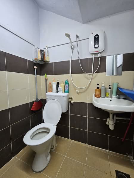 Apartment for Sale at Perdana Villa - Jeffrey Ooi - Bathroom - PropertyGuru.com.my