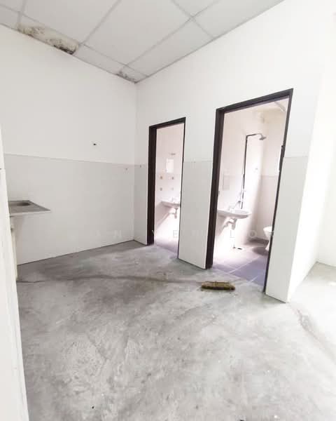 Kedai untuk Dijual di Kemaman (Terengganu) - Soon Yen Loo - Bathroom - PropertyGuru.com.my