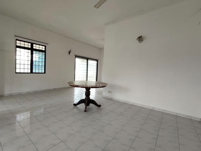 2-storey Terraced House for Sale in Taman Pinji Mewah (Ipoh) - Sam . - Living Room - PropertyGuru.com.my