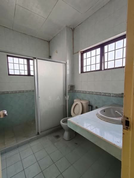 2-storey Terraced House for Sale in Taman Pinji Mewah (Ipoh) - Sam . - Bathroom - PropertyGuru.com.my