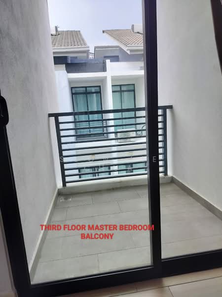 3-storey Terraced House for Sale in Puchong (Selangor) - Soon Jie Chua - Balcony - PropertyGuru.com.my