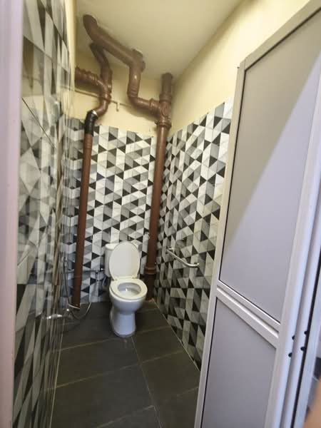 Shop for Rent in Taman Pelangi (Johor Bahru) - Luis Lim - Bathroom - PropertyGuru.com.my