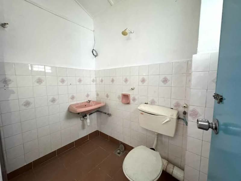 2-storey Terraced House for Sale in BANDAR PUCHONG JAYA (Puchong) - Paul Lee - Bathroom - PropertyGuru.com.my