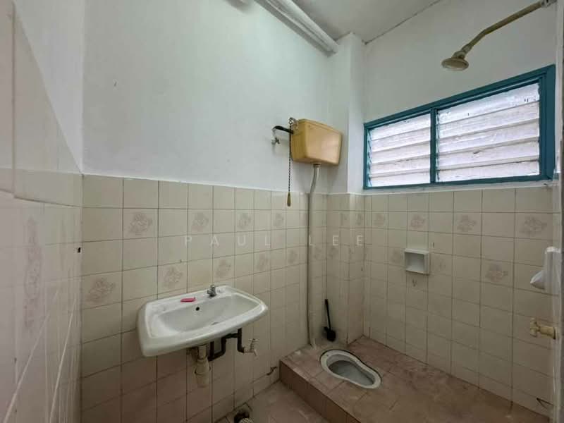 2-storey Terraced House for Sale in BANDAR PUCHONG JAYA (Puchong) - Paul Lee - Bathroom - PropertyGuru.com.my