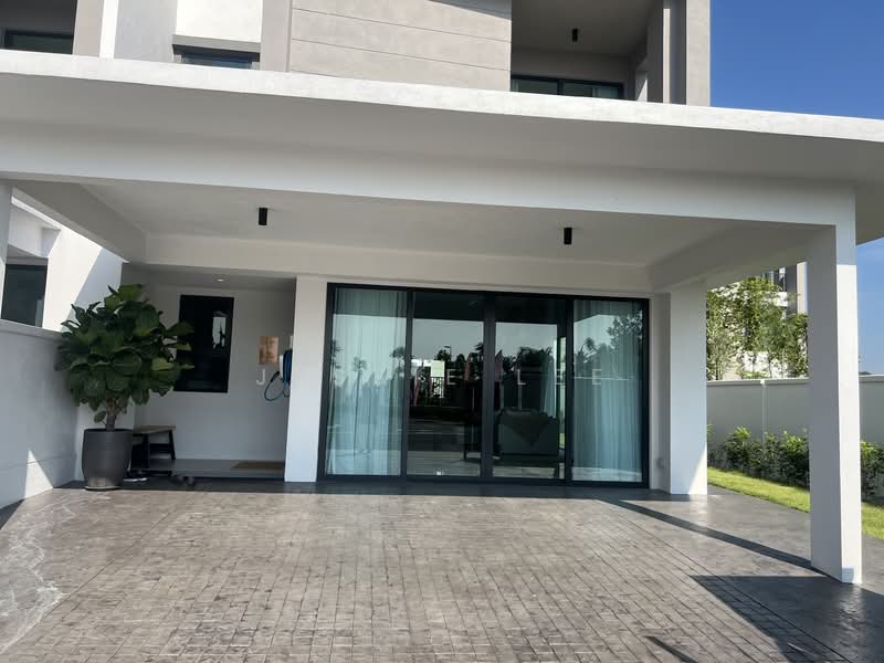 3-storey Terraced House for Sale in Seksyen U15 (Shah Alam) - Jessie Lee - Exterior - PropertyGuru.com.my