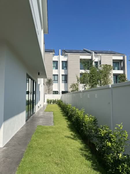 3-storey Terraced House for Sale in Seksyen U15 (Shah Alam) - Jessie Lee - Exterior - PropertyGuru.com.my