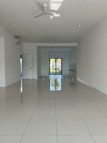 3-storey Terraced House for Sale in Seksyen U15 (Shah Alam) - Jessie Lee - Basic Interior - PropertyGuru.com.my