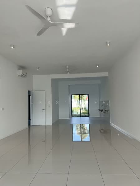 3-storey Terraced House for Sale in Seksyen U15 (Shah Alam) - Jessie Lee - Living Room - PropertyGuru.com.my