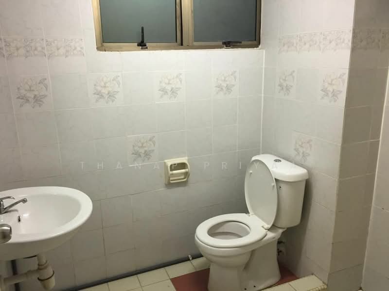 Condominium for Rent at Palmville Resort Condominium - Thanap Priyaa - Bathroom - PropertyGuru.com.my
