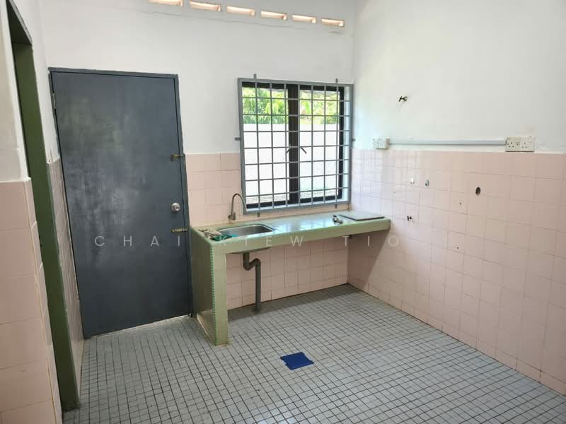 2-storey Terraced House for Rent in Taman Air Putih (Kuantan) - Chai Kiew Tiong - Kitchen - PropertyGuru.com.my
