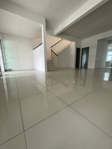 Rumah Teres 2 Tingkat untuk Dijual di Bandar Saujana Putra (Tanjong Duabelas) - Janet Hng - Living Room - PropertyGuru.com.my