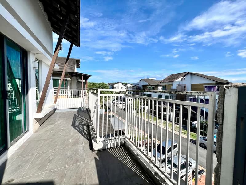Rumah Berkembar untuk Dijual di Seksyen 13 (Shah Alam) - Adaw Zain - Balcony - PropertyGuru.com.my