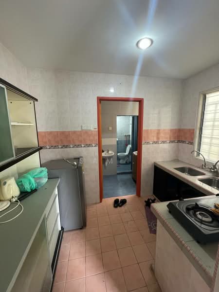 Pangsapuri untuk Dijual di Permai Lake View Apartment - Sam . - Kitchen - PropertyGuru.com.my