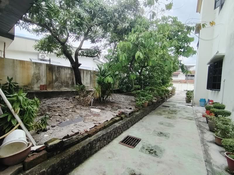 Bungalow for Sale in Kampung Kuala Ampang (Ulu Kelang) - Patrick Oon - Garden - PropertyGuru.com.my