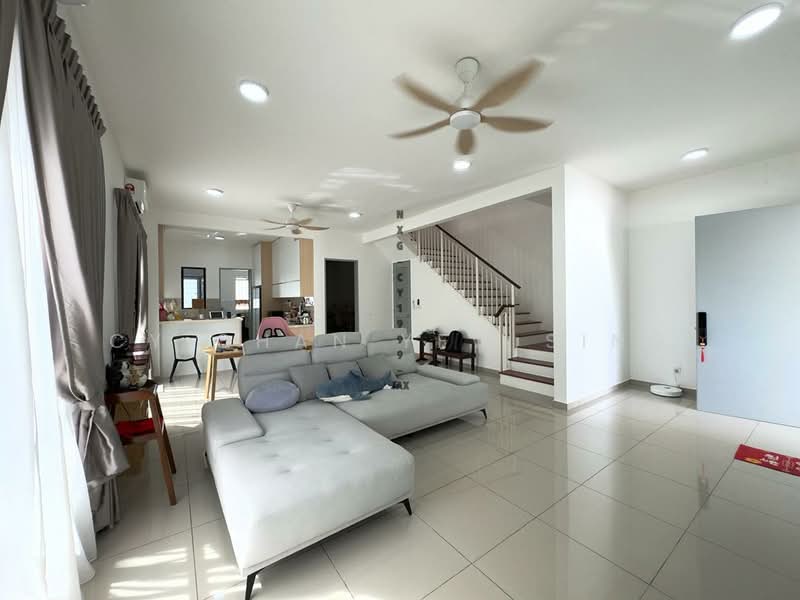 Rumah Berkembar untuk Dijual di Setia Utama (Setia Alam) - CY Chan Yew Sing - Living Room - PropertyGuru.com.my