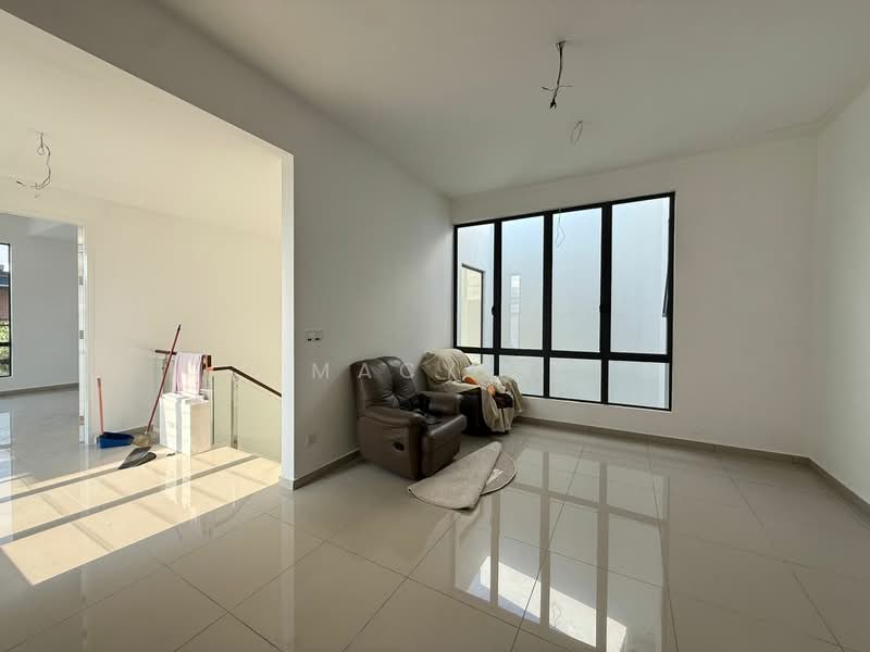 Rumah Berkembar untuk Dijual di Bemban (Melaka) - Macy G - Living Room - PropertyGuru.com.my