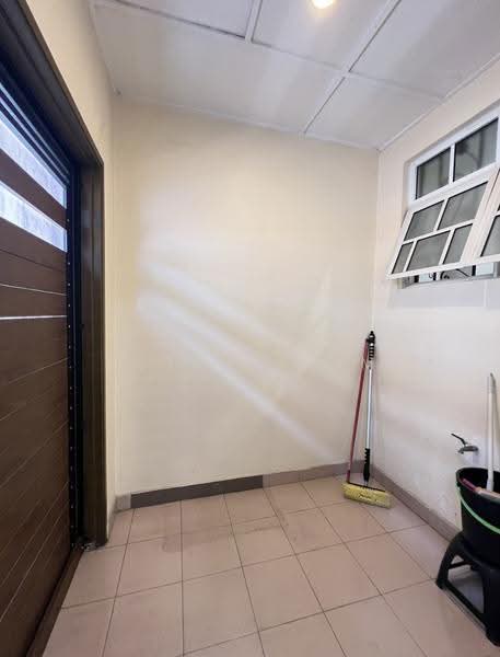Semi-Detached House for Sale in Villa Damansara, Seksyen 4 (Kota Damansara) - Esther Lim - Entrance - PropertyGuru.com.my