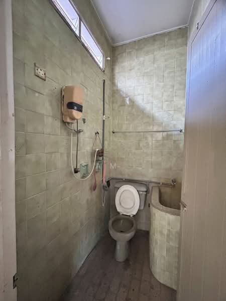 Rumah Teres 1 Tingkat untuk Dijual di Taman Sentosa (Menglembu) - Sam . - Bathroom - PropertyGuru.com.my