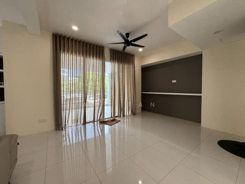 Rumah Banglo untuk Dijual di Gelugor (Penang) - Amy Tan - Living Room - PropertyGuru.com.my