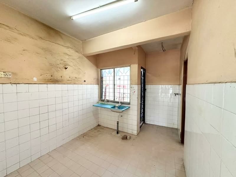 Rumah Teres 2 Tingkat untuk Dijual di Bandar Country Homes (Rawang) - Steven Lee - Kitchen - PropertyGuru.com.my