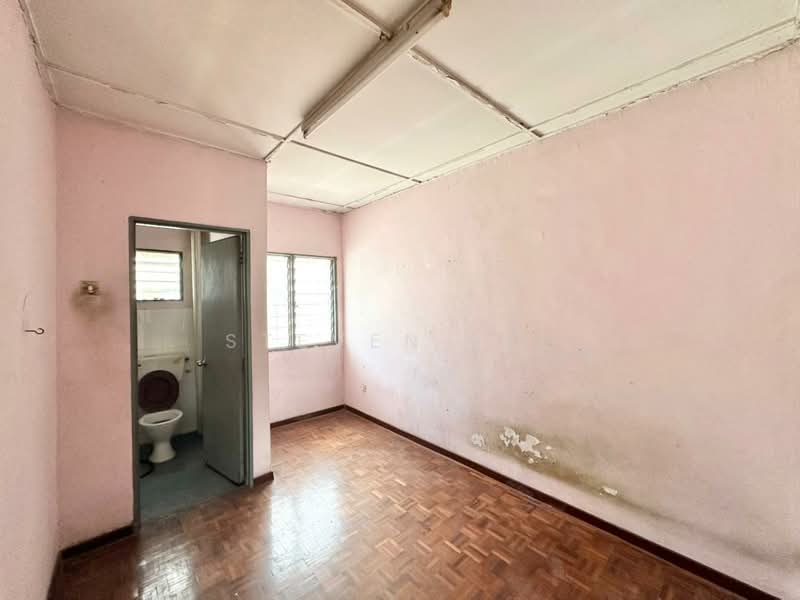 Rumah Teres 2 Tingkat untuk Dijual di Bandar Country Homes (Rawang) - Steven Lee - Bathroom - PropertyGuru.com.my